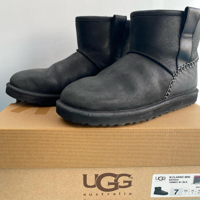 UGG  CLASSIC MINI STITCH /BLK 25cm