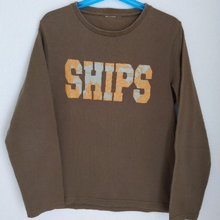 シップスキッズ(SHIPS KIDS)のシップスキッズ　サイズ130 　カーキ 長袖Ｔシャツ　ブランドロゴプリント(Tシャツ/カットソー)