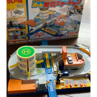 タカラトミー(Takara Tomy)のトミカオート踏切ステーション(鉄道模型)