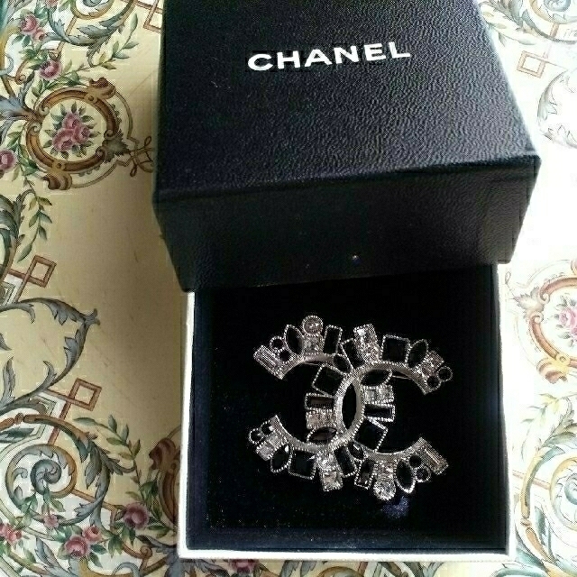 CHANEL(シャネル)のシャネルジャケットブローチセット レディースのジャケット/アウター(ノーカラージャケット)の商品写真