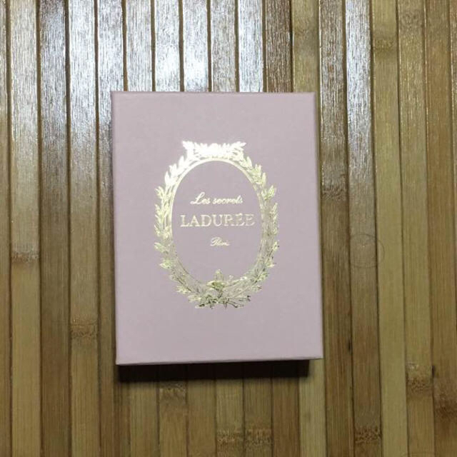 LADUREE(ラデュレ)の❤︎週末限定セール❤︎ラデュレ  マカロンキーホルダー レディースのファッション小物(キーホルダー)の商品写真