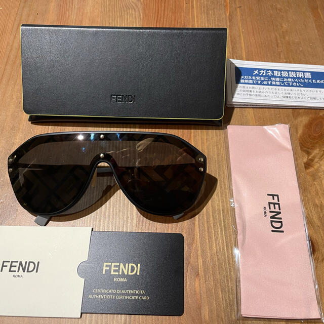 FENDI(フェンディ)の【FENDI】 サングラス　ユニセックス メンズのファッション小物(サングラス/メガネ)の商品写真