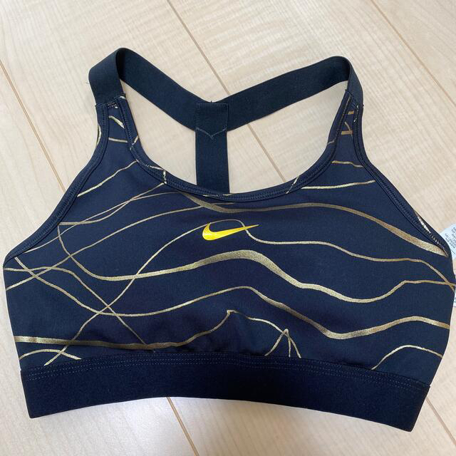 NIKE(ナイキ)のナイキ　スポーツブラ スポーツ/アウトドアのランニング(ウェア)の商品写真