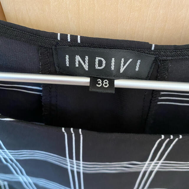 INDIVI(インディヴィ)のINDIVI ブラウス カットソー ブラック ホワイト  チェック レディース レディースのトップス(シャツ/ブラウス(半袖/袖なし))の商品写真