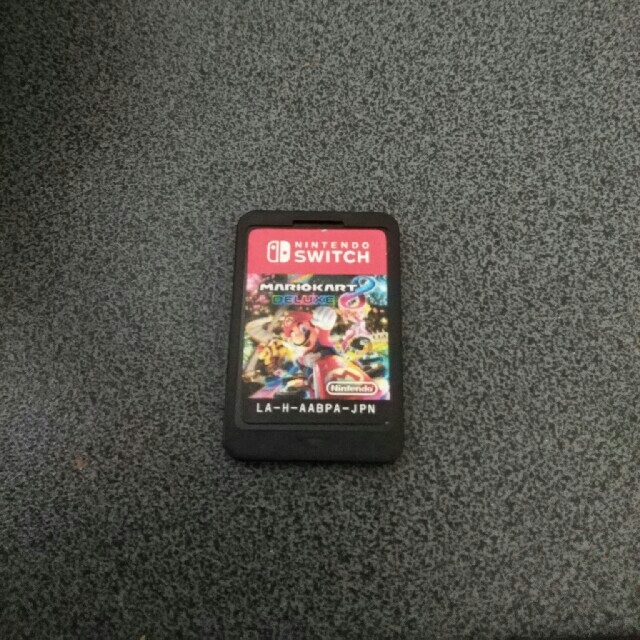 Nintendo Switch(ニンテンドースイッチ)のマリオカート 8 デラックス エンタメ/ホビーのゲームソフト/ゲーム機本体(携帯用ゲームソフト)の商品写真