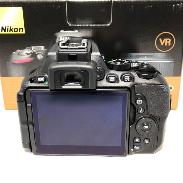 Nikon(ニコン)のNikon ニコンD5500 18-55VR Ⅱ KIT 4733ショット美品 スマホ/家電/カメラのカメラ(デジタル一眼)の商品写真