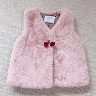 ザラキッズ(ZARA KIDS)のZARABaby さくらんぼ　ファーベスト　ピンク　4-5歳　110(ジャケット/上着)