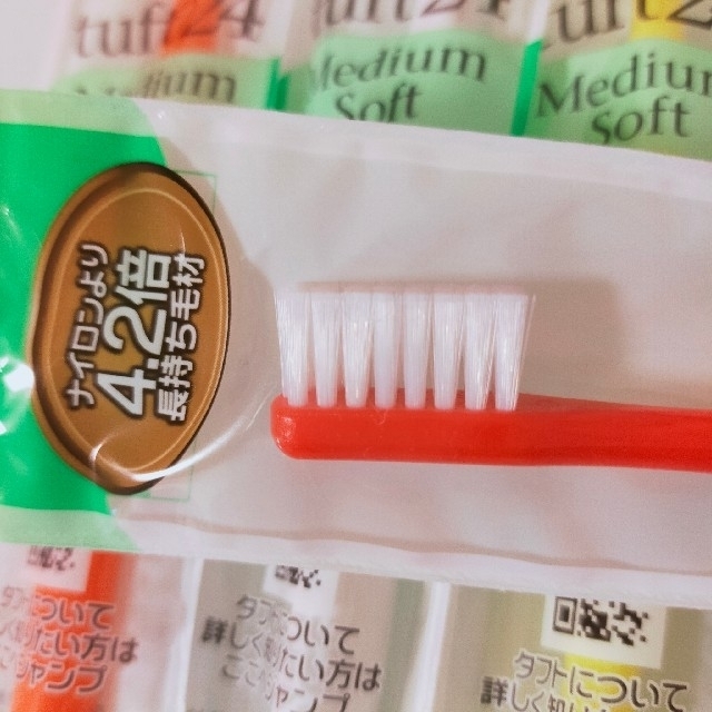 タフト24歯ブラシ　ミディアムソフト5本 コスメ/美容のオーラルケア(歯ブラシ/デンタルフロス)の商品写真