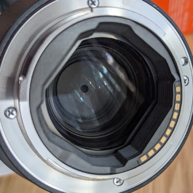 SONY(ソニー)の135mm F1.8 GM ソニーE マウント スマホ/家電/カメラのカメラ(レンズ(単焦点))の商品写真