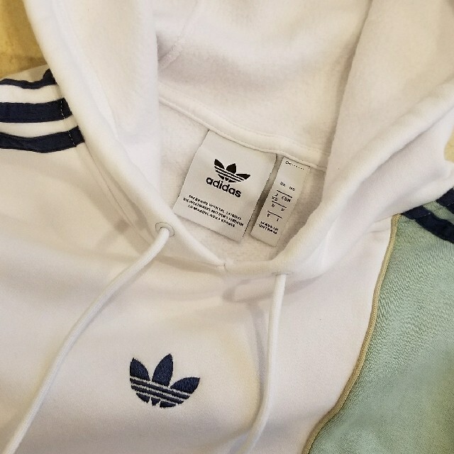 adidas 【adidas】PAKAIAN adidas レディース プルオーバーパーカーの通販 by aco's shop｜アディダスならラクマ