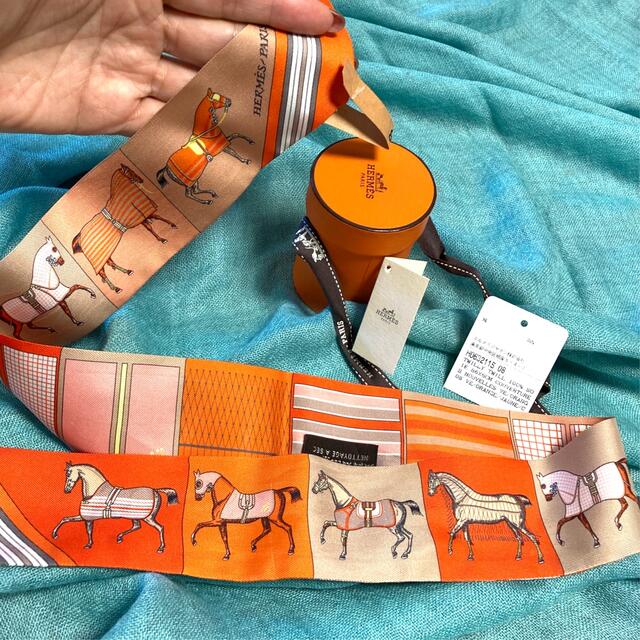 Hermes(エルメス)のえびちゃん様専用【美品】エルメス2018ツリー レディースのファッション小物(バンダナ/スカーフ)の商品写真