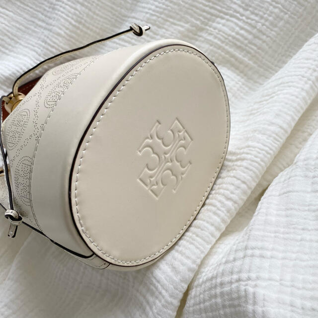 Tory Burch(トリーバーチ)のトリーバーチ　Tモノグラム　バケットバッグ レディースのバッグ(ショルダーバッグ)の商品写真