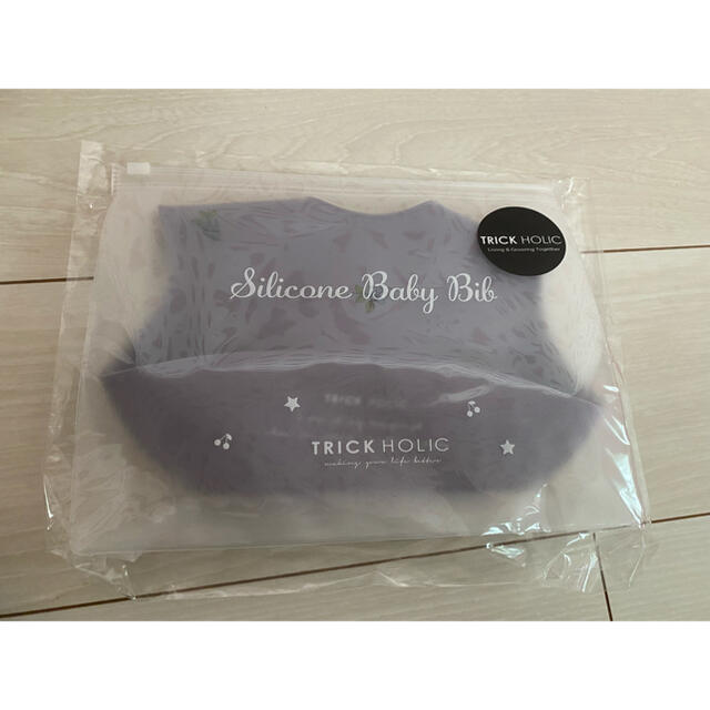 TRICK HOLIC Silicone bib お食事エプロン キッズ/ベビー/マタニティの授乳/お食事用品(お食事エプロン)の商品写真