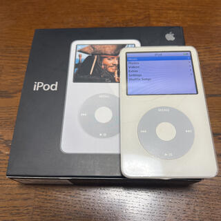 アップル(Apple)のiPod 第5世代 30GB ホワイト ジャンク扱い パイレーツオブカリビアン箱(ポータブルプレーヤー)