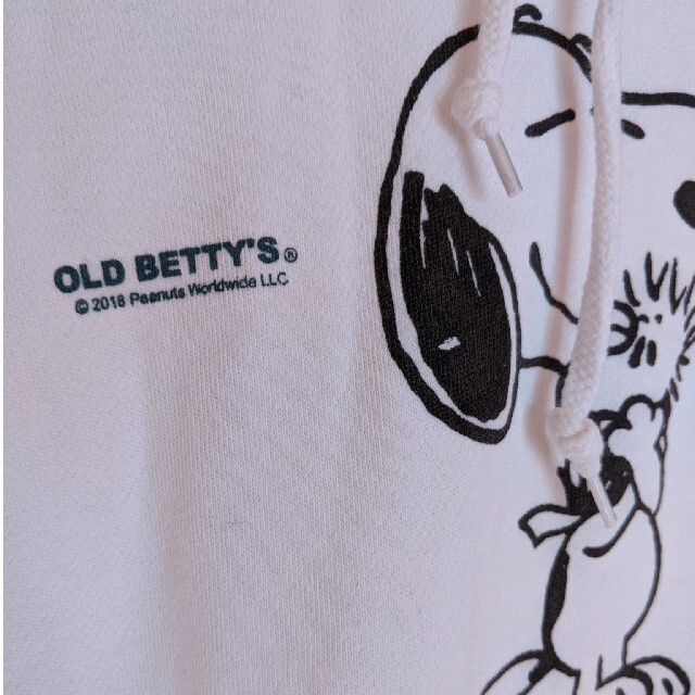 OLD BETTY'S(オールドベティーズ)のスヌーピー　パーカー　SNOOPY　L　白　スウェット　オールドベティーズ レディースのトップス(パーカー)の商品写真