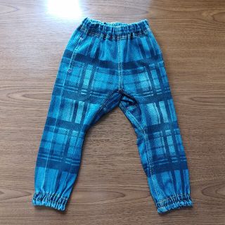 エフオーキッズ(F.O.KIDS)の送料無料☆　チェック柄　デニム　ロングパンツ　　サルエル　男の子　９０cm(パンツ/スパッツ)