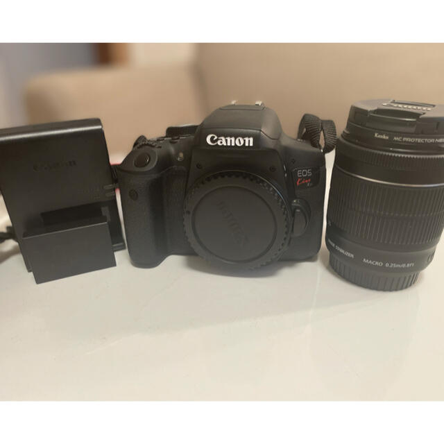 Canon(キヤノン)のCanon EOS Kiss X8i (W) 取扱説明書付き スマホ/家電/カメラのカメラ(デジタル一眼)の商品写真