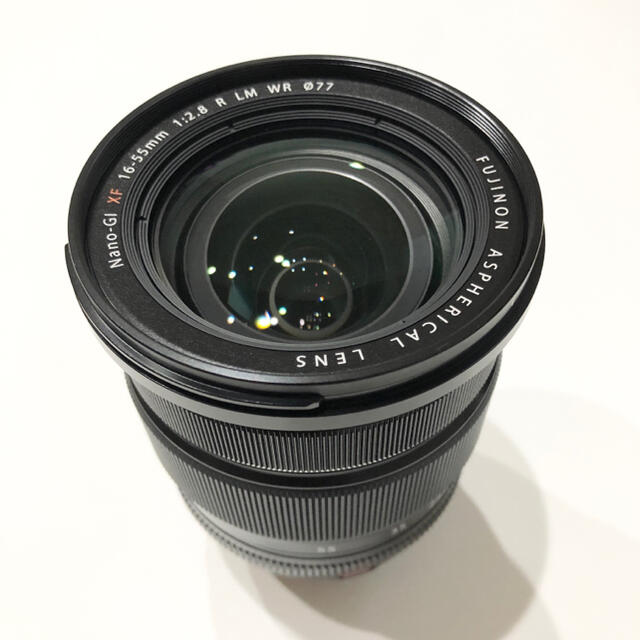 富士フイルム(フジフイルム)の【新品】XF16-55mm F2.8 R LM WR フジノンレンズ スマホ/家電/カメラのカメラ(レンズ(ズーム))の商品写真