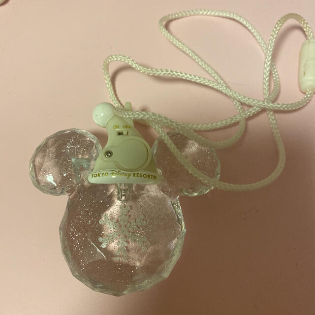ディズニーランド　クリスマス　光るペンダント エンタメ/ホビーのおもちゃ/ぬいぐるみ(キャラクターグッズ)の商品写真