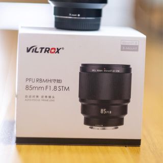 フジフイルム(富士フイルム)のviltrox 85mm f1.8 xマウント(レンズ(単焦点))