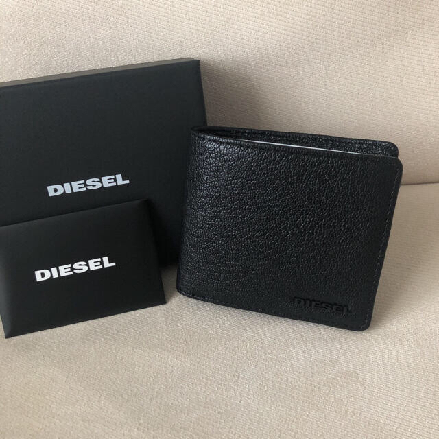 DIESEL(ディーゼル)の箱付き新品★DIESELディーゼル 2021年秋冬新作 二つ折り財布 ブラック  メンズのファッション小物(折り財布)の商品写真