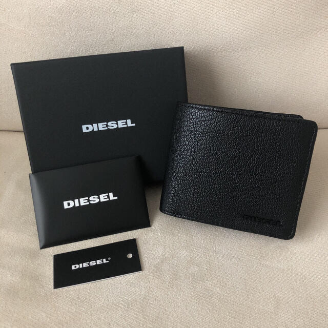 DIESEL(ディーゼル)の箱付き新品★DIESELディーゼル 2021年秋冬新作 二つ折り財布 ブラック  メンズのファッション小物(折り財布)の商品写真