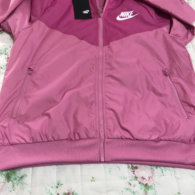 NIKE(ナイキ)の新品⭐︎NIKE ナイキ ウインドブレーカー スポーツウェア ウィンドランナー レディースのジャケット/アウター(ナイロンジャケット)の商品写真