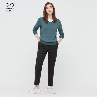 ユニクロ(UNIQLO)のめい珍さま専用 UNIQLO スマートアンクルパンツ　ブラック　S(クロップドパンツ)