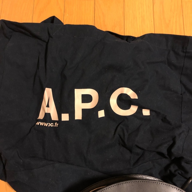 ネット公式 APC アーペーセー　ハーフムーンショルダーバッグ