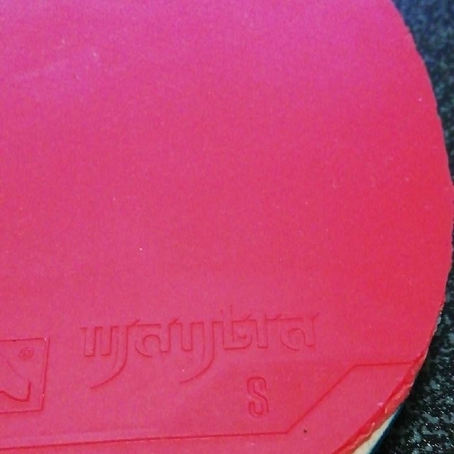 BUTTERFLY(バタフライ)のButterfly卓球ラケット高性能ラバー赤黒２枚、貼り替えグレードアップ スポーツ/アウトドアのスポーツ/アウトドア その他(卓球)の商品写真