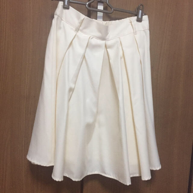 EMSEXCITE(エムズエキサイト)の✧‧˚ ホワイト フレアスカート✧‧˚ レディースのスカート(ひざ丈スカート)の商品写真