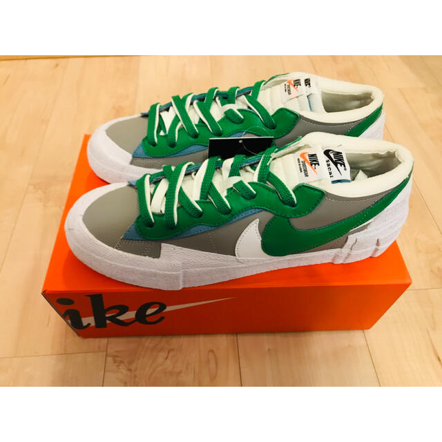 NIKE(ナイキ)のsacai × NIKE BLAZER LOW GREEN 28.5cm メンズの靴/シューズ(スニーカー)の商品写真