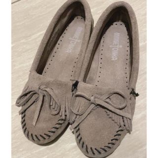 ミネトンカ(Minnetonka)のミネトンカ　モカシン　グレー(スリッポン/モカシン)