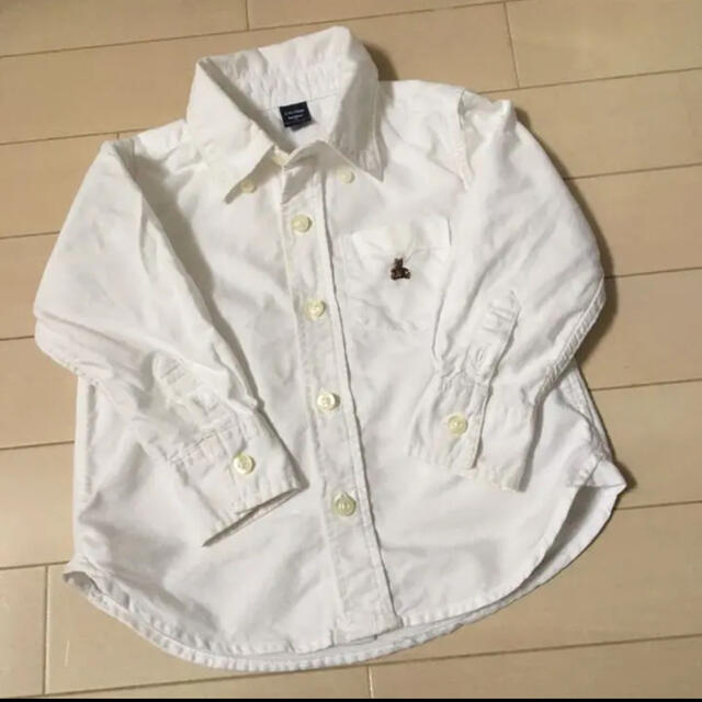 Baby gap ★ ホワイトシャツ 90 キッズ/ベビー/マタニティのキッズ服男の子用(90cm~)(ブラウス)の商品写真