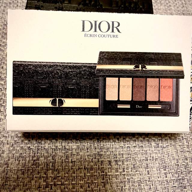 Dior(ディオール)の❤️ディオール　DIORエクランクチュールクリスマスコフレ2021限定品パレット コスメ/美容のベースメイク/化粧品(アイシャドウ)の商品写真