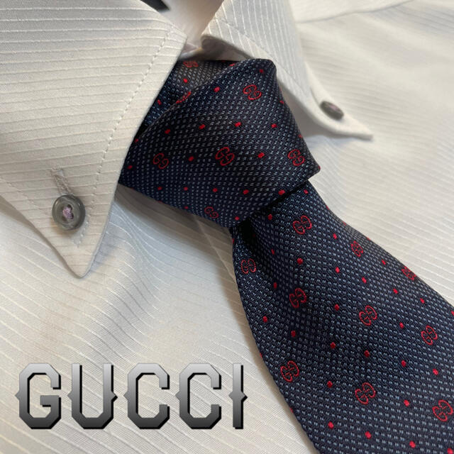 Gucci(グッチ)のグッチ　ネクタイ【未使用に近い】GGロゴ・ドット柄　光沢　クレスト紋章 メンズのファッション小物(ネクタイ)の商品写真