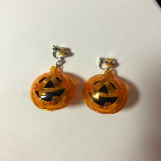 クレアーズ(claire's)の【新品・未使用】ハロウィン　ピアス　イヤリング　カボチャ　アクセサリー(イヤリング)