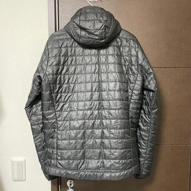 patagonia(パタゴニア)の専用 パタゴニア ナノパフフーディ ブラック S メンズのジャケット/アウター(ナイロンジャケット)の商品写真