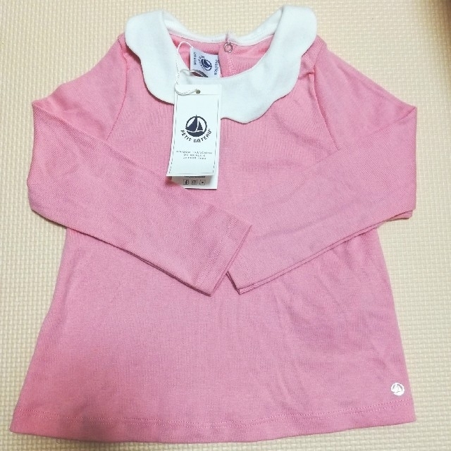 PETIT BATEAU(プチバトー)の未使用試着のみ　秋冬新作　女の子　襟つきカットソー　24month86cm キッズ/ベビー/マタニティのベビー服(~85cm)(シャツ/カットソー)の商品写真