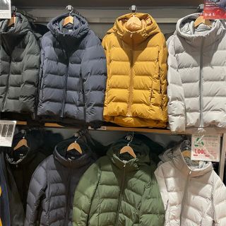 ユニクロ(UNIQLO)のオリーブLサイズユニクロ　シームレスダウンパーカ3dカット 2021秋冬(ダウンジャケット)