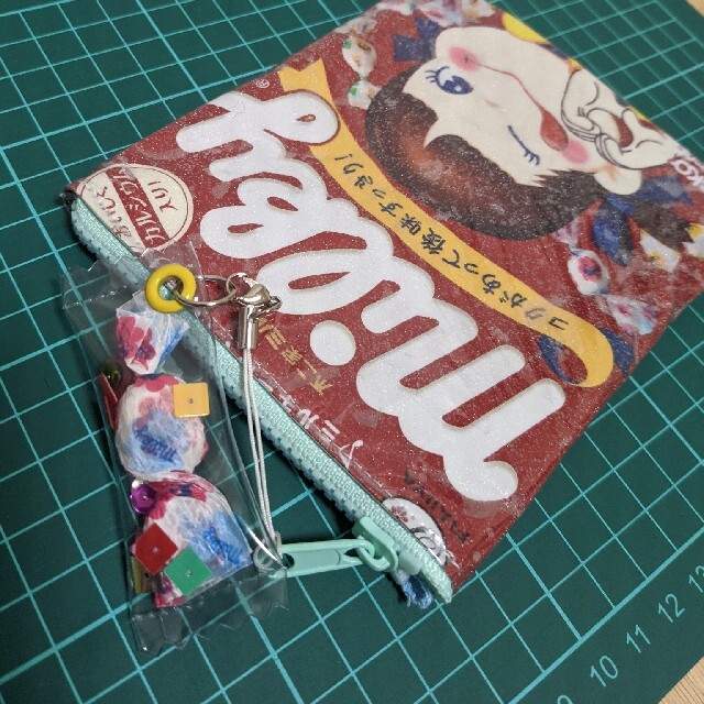 お菓子袋リメイクポーチ ハンドメイドのハンドメイド その他(その他)の商品写真