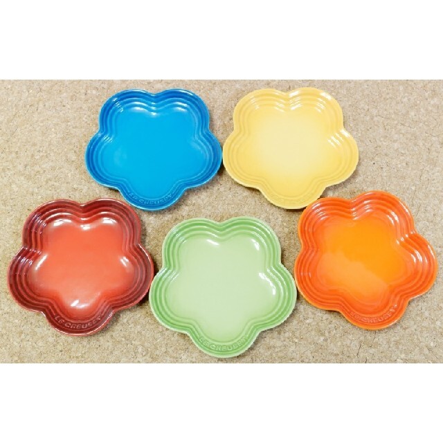 LE CREUSET - ル・クルーゼ お皿 5枚セット フラワープレートの LE CREUSET - ル・クルーゼ お皿 5枚セット フラワープレートの