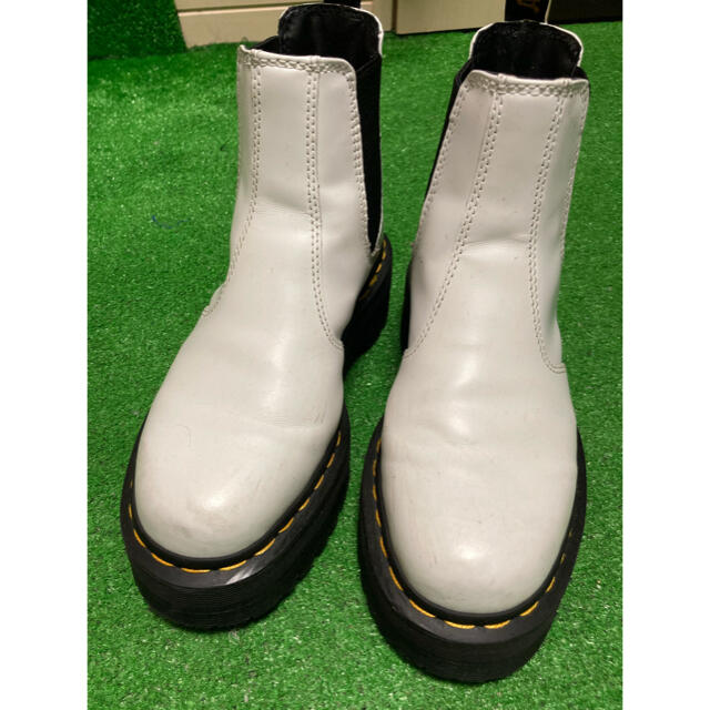 Dr.Martens(ドクターマーチン)のDr.Martens エアクッションソール　ホワイト　サイドゴアブーツ(厚底) レディースの靴/シューズ(ブーツ)の商品写真