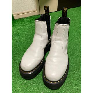 ドクターマーチン(Dr.Martens)のDr.Martens エアクッションソール　ホワイト　サイドゴアブーツ(厚底)(ブーツ)