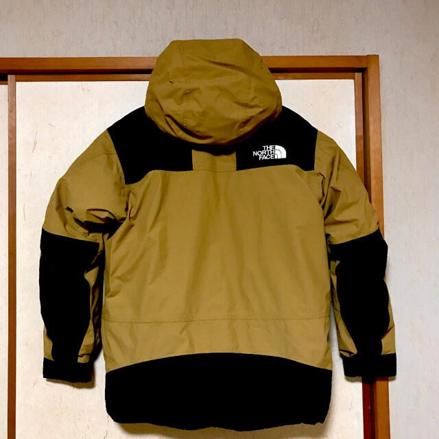 THE NORTH FACE(ザノースフェイス)のザ ノースフェイス　マウンテンダウンジャケット　ブリティッシュカーキ　L サイズ メンズのジャケット/アウター(ダウンジャケット)の商品写真