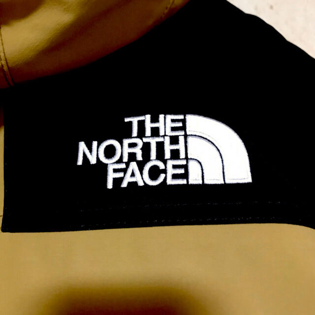 THE NORTH FACE(ザノースフェイス)のザ ノースフェイス　マウンテンダウンジャケット　ブリティッシュカーキ　L サイズ メンズのジャケット/アウター(ダウンジャケット)の商品写真