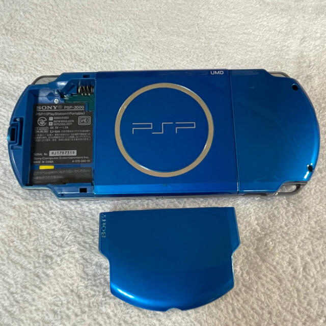 PlayStation Portable(プレイステーションポータブル)の良品　PSP-3000  バイブラントブルー エンタメ/ホビーのゲームソフト/ゲーム機本体(携帯用ゲーム機本体)の商品写真