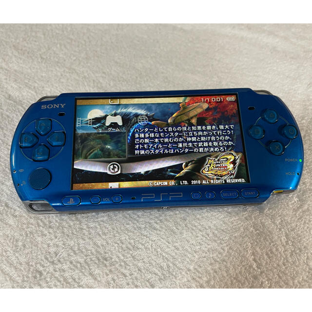 PlayStation Portable(プレイステーションポータブル)の良品　PSP-3000  バイブラントブルー エンタメ/ホビーのゲームソフト/ゲーム機本体(携帯用ゲーム機本体)の商品写真