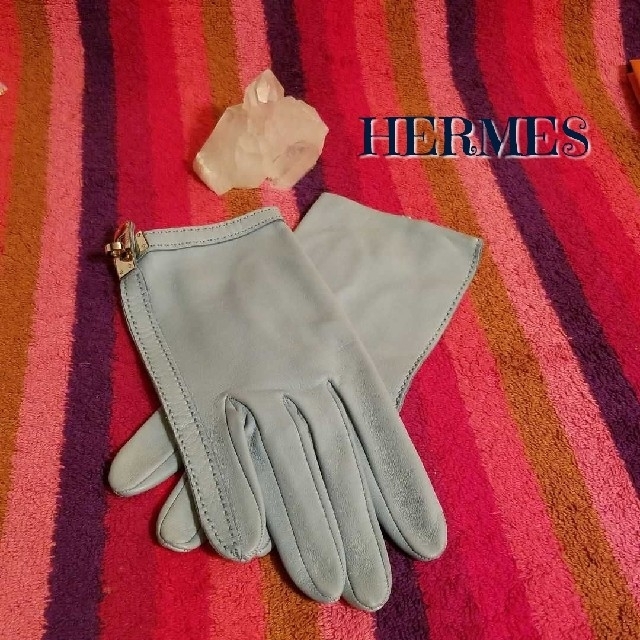 Hermes(エルメス)の未使用　レア　稀少　エルメス　手袋　レザー　マルジェラ期　水色　アシンメトリー レディースのファッション小物(手袋)の商品写真