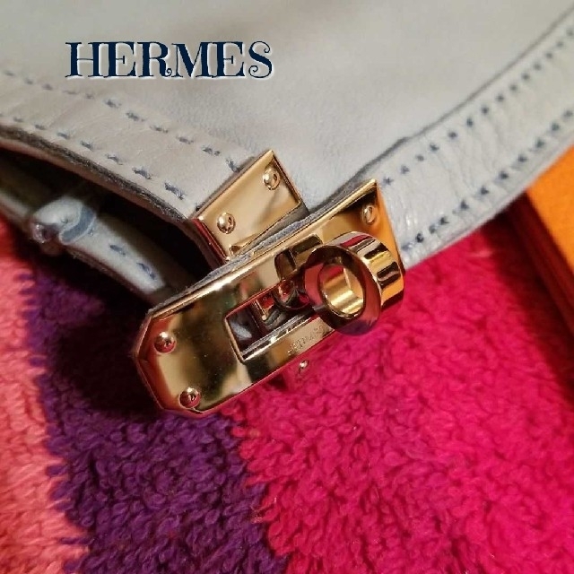 Hermes(エルメス)の未使用　レア　稀少　エルメス　手袋　レザー　マルジェラ期　水色　アシンメトリー レディースのファッション小物(手袋)の商品写真